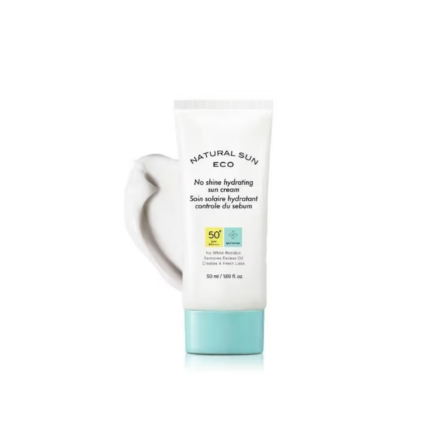 The Face Shop Korean Hydrating, Oil Free Sunscreen SPF 50+ PA++++ for Matte Finish & No White Cast (50ml) - Image 2